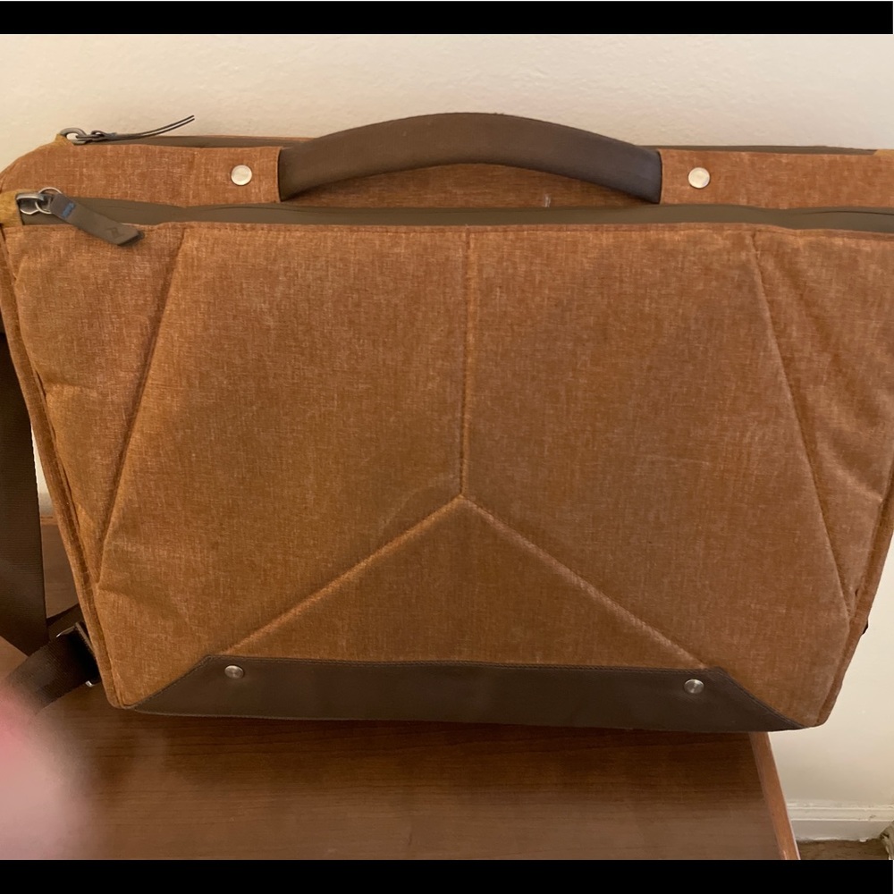 Peak Design Brown Messenger Bag